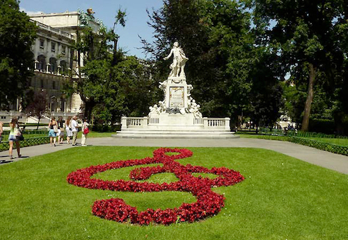 La statue de Mozart à Vienne - 316.6&nbsp;ko