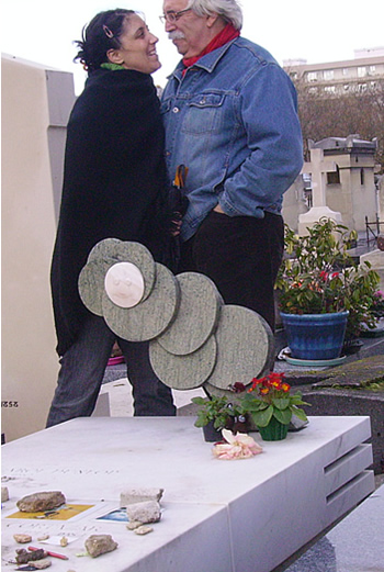 Visitando al Cronopio en el Cementerio de Montparnasse 