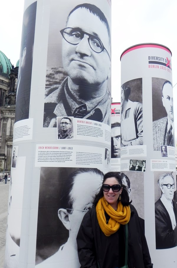 En la Exposicion sobre la Diversidad destruida, Sabina y el "imprescindible" Bertolt Brecht
