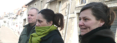 Pete, Sabina y Martine en el puente sobre "Le Nohain", afluente del Loira que cruza Donzy